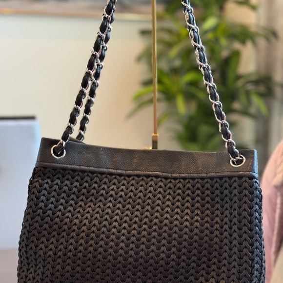 Chanel  Elegant Black Woven Women's Bag - Picture 7 of 7